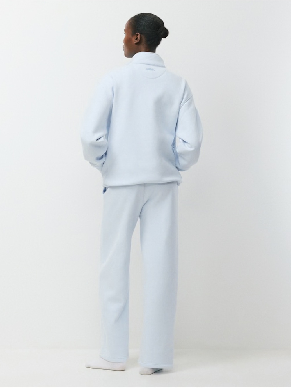 Aritzia Cozy Sweatfleece Light Blue wide leg sweatpants NWOT - Picture 5 of 9
